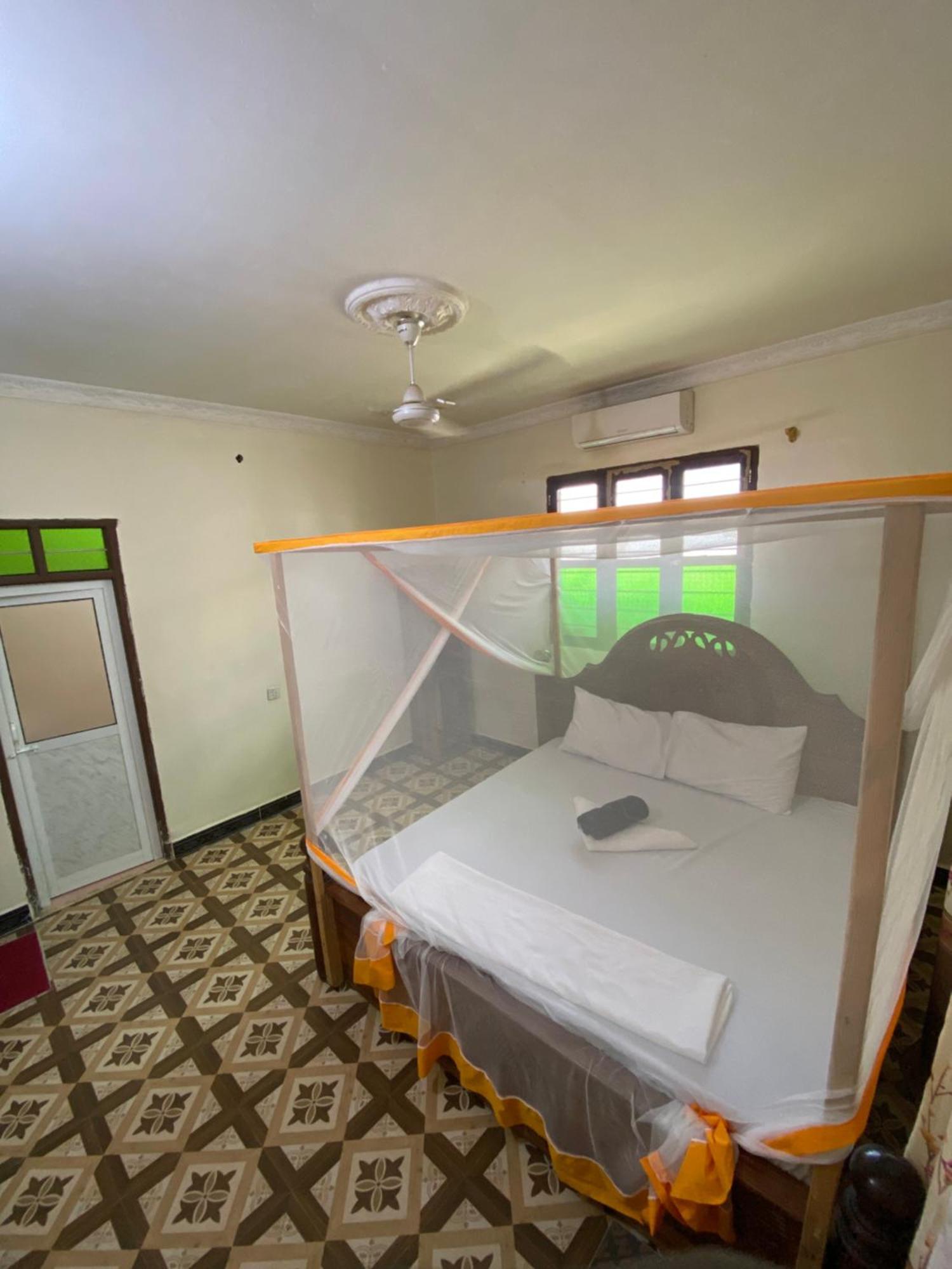 Couette-café Falcon House Kendwa