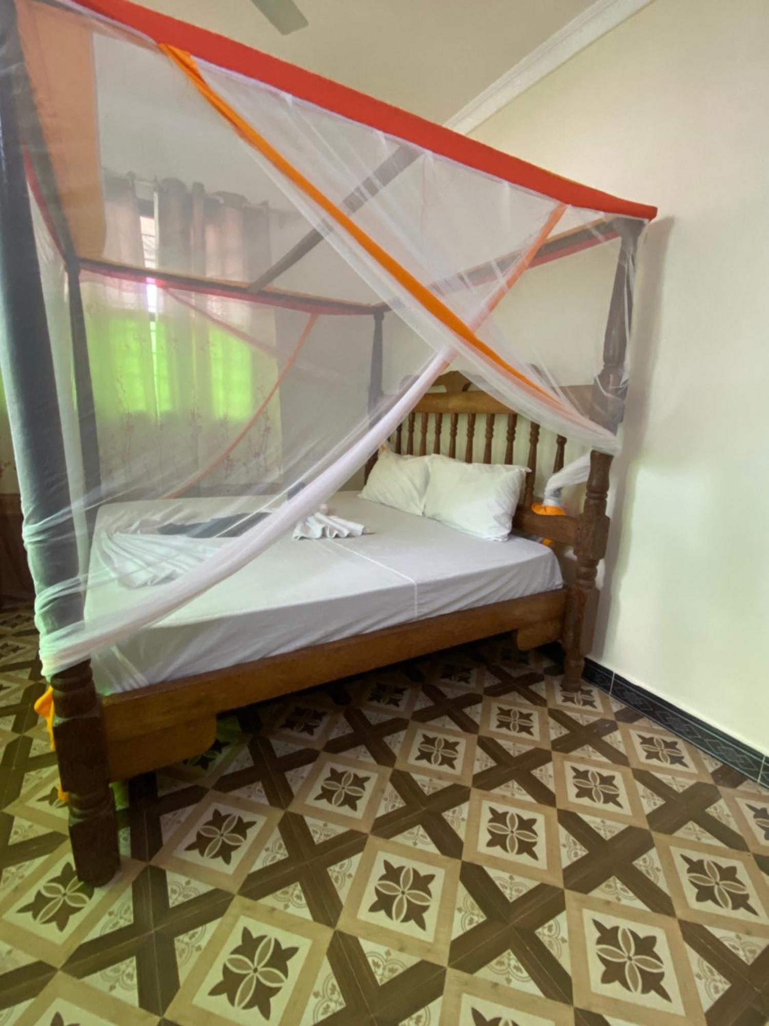 Couette-café Falcon House Kendwa