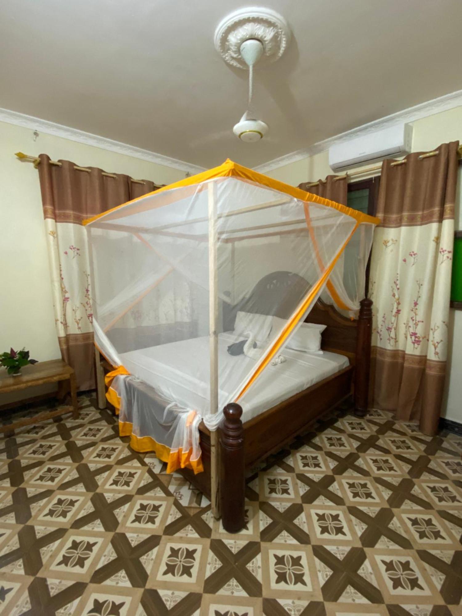 Couette-café Falcon House *